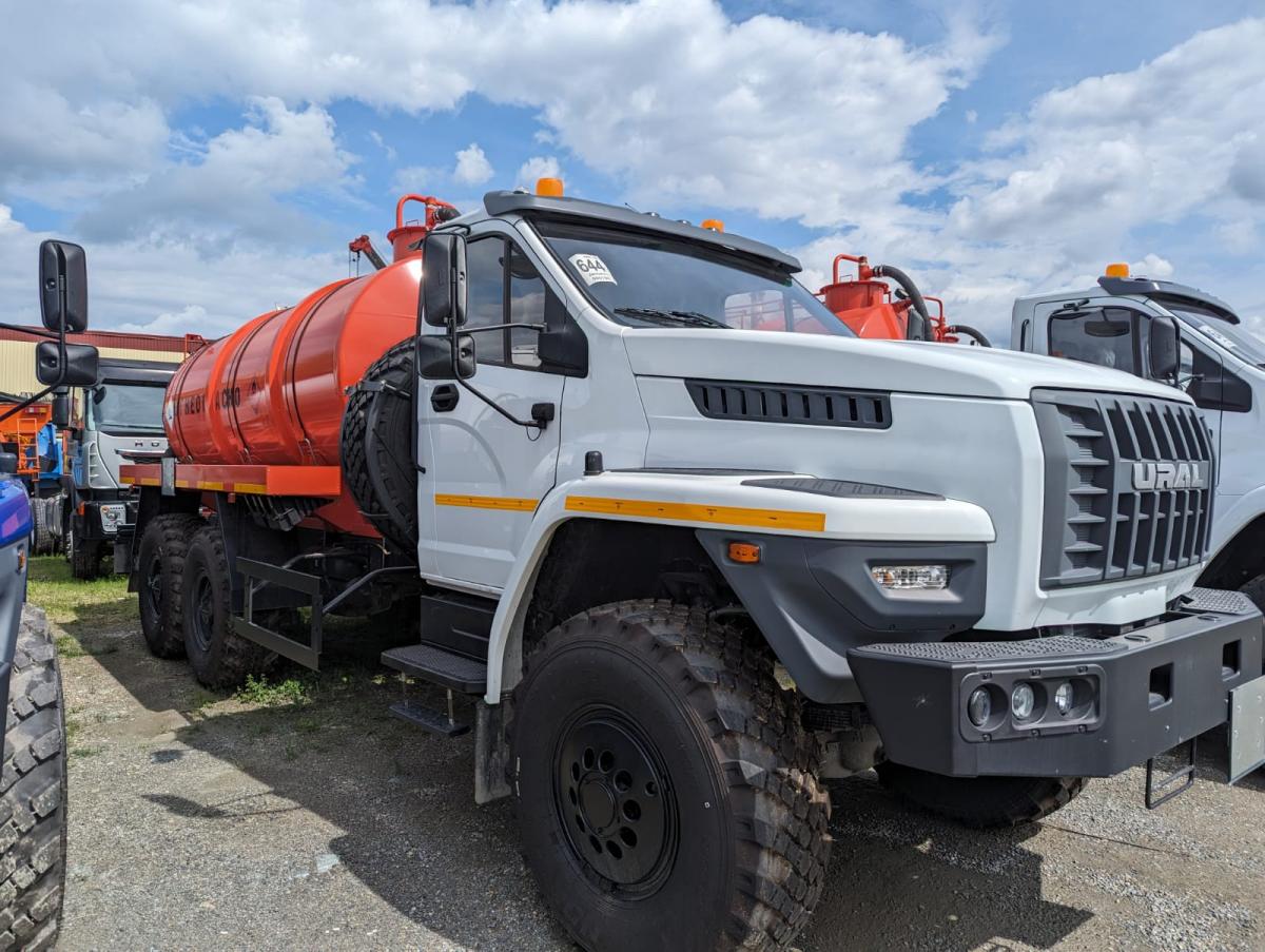АКН-10 на шасси Урал NEXT 4320-72Е5 (насос КО-505, доп. ревизионная горловина, топл. бак 300 л.)