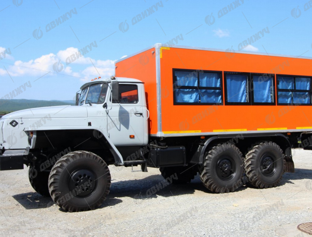 Вахтовый автобус УРАЛ 4320-1112-60, 22 места