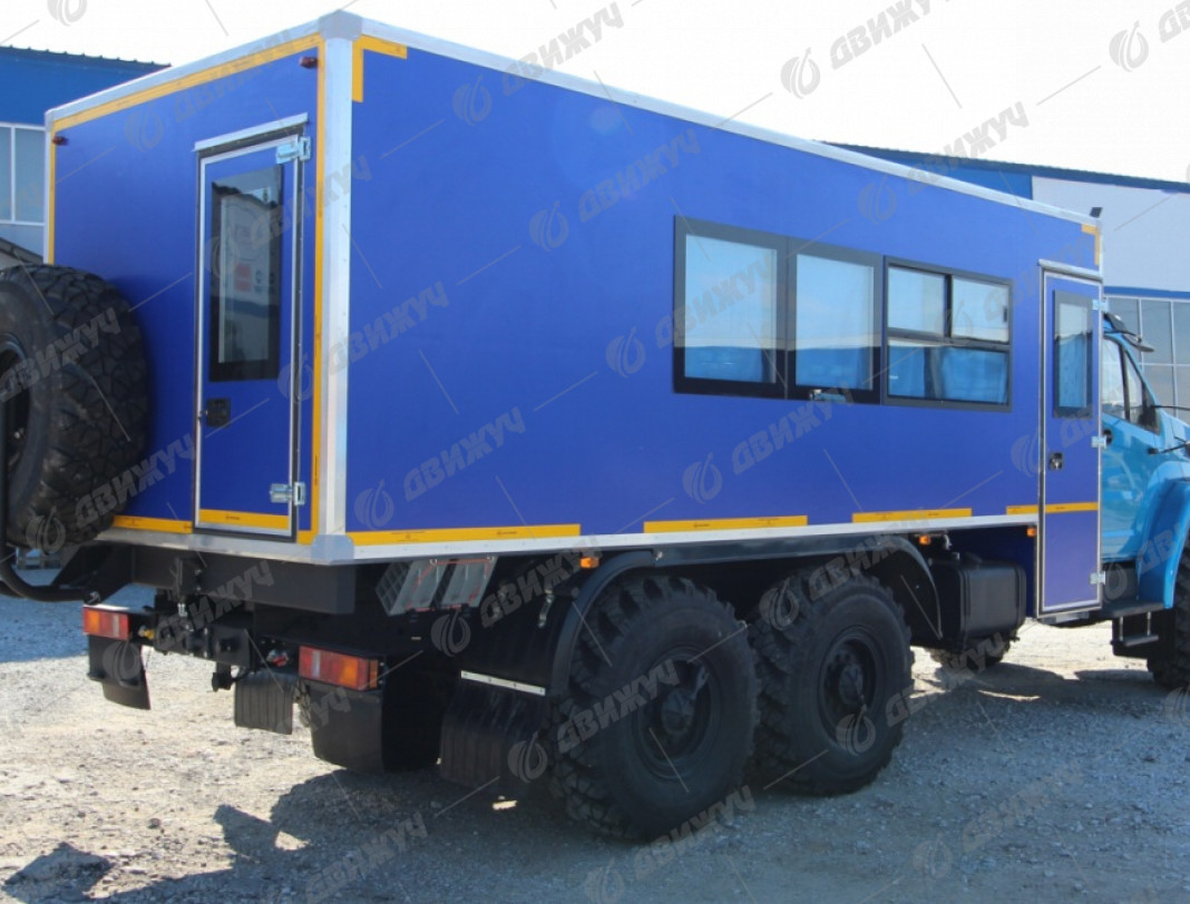 Вахтовый автобус Урал Next 4320-6952-72 - 18 мест, грузовой отсек
