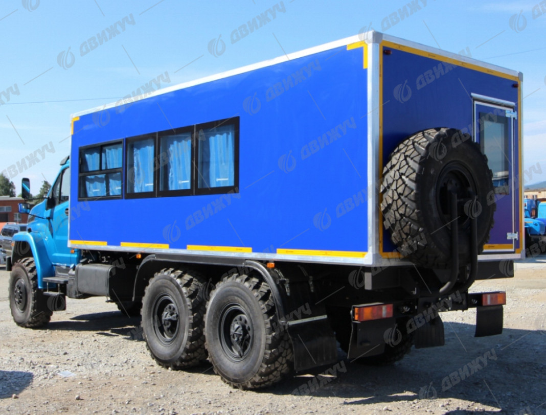 Вахтовый автобус Урал Next 4320-6952-72 - 18 мест, грузовой отсек