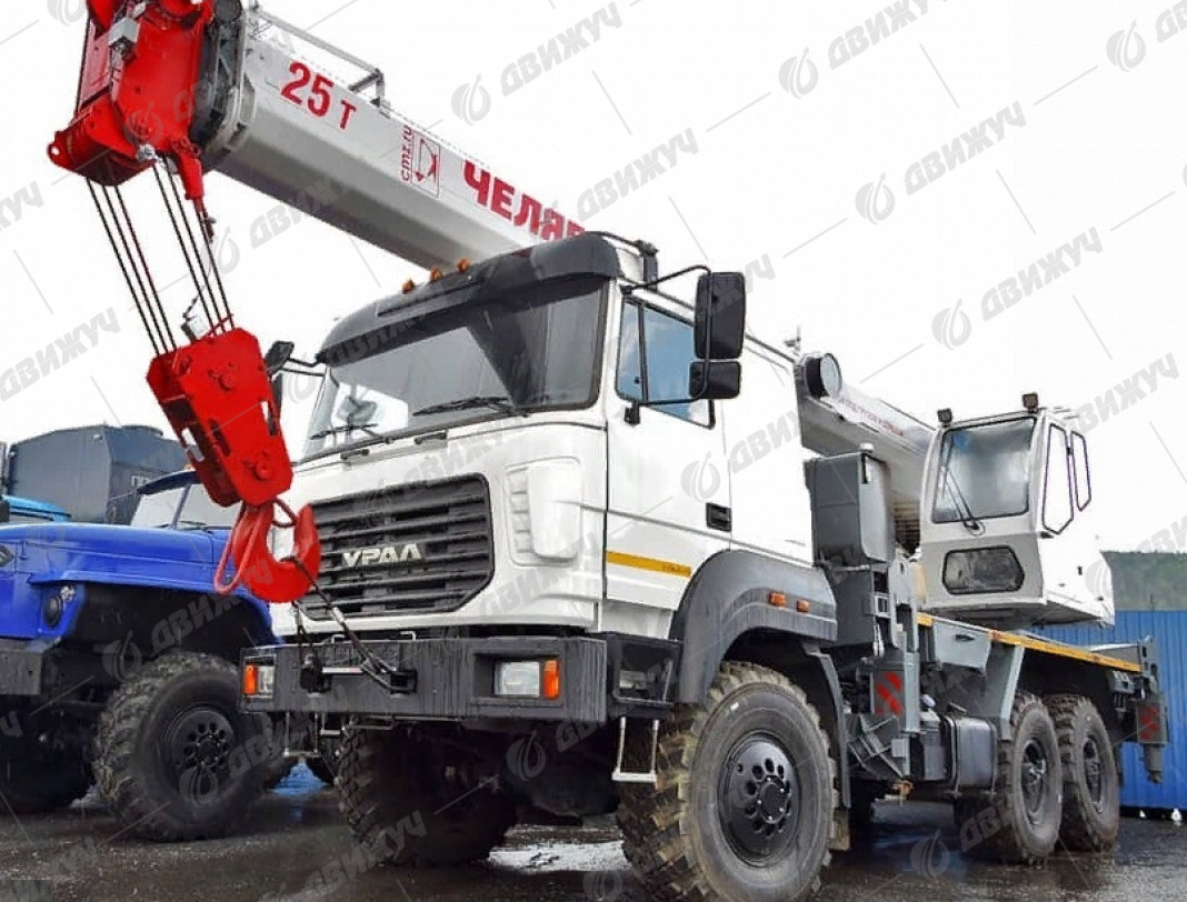 Автокран Челябинец КС-55732 на шасси Урал 5557-80 (бескапотный)