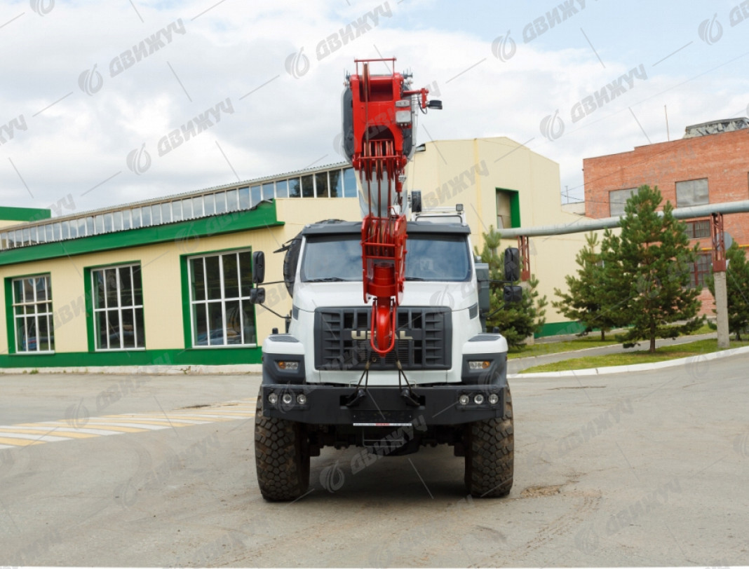 Автокран Челябинец КС-55732-28 на шасси Урал Next 