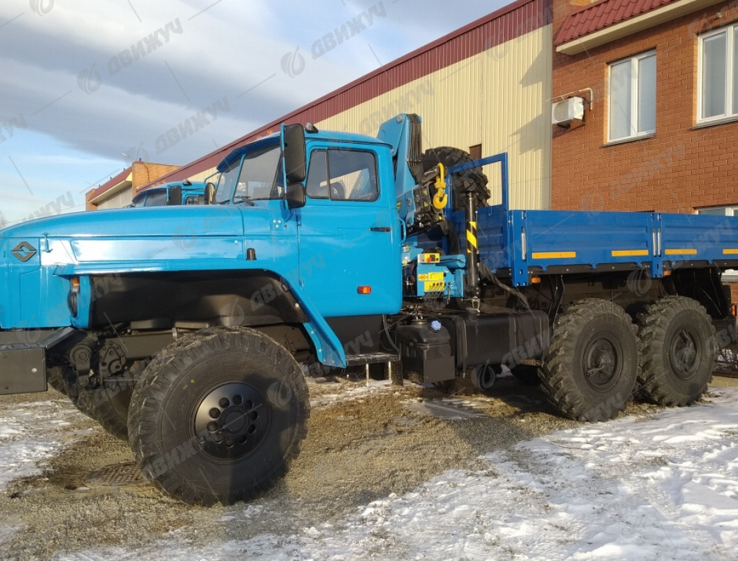 Бортовой Урал 4320 (капотный) с КМУ  ИМ-77