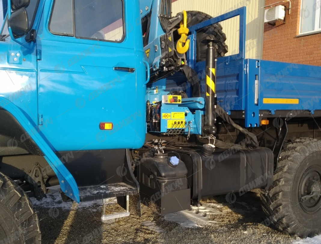 Бортовой Урал 4320 (капотный) с КМУ  ИМ-77