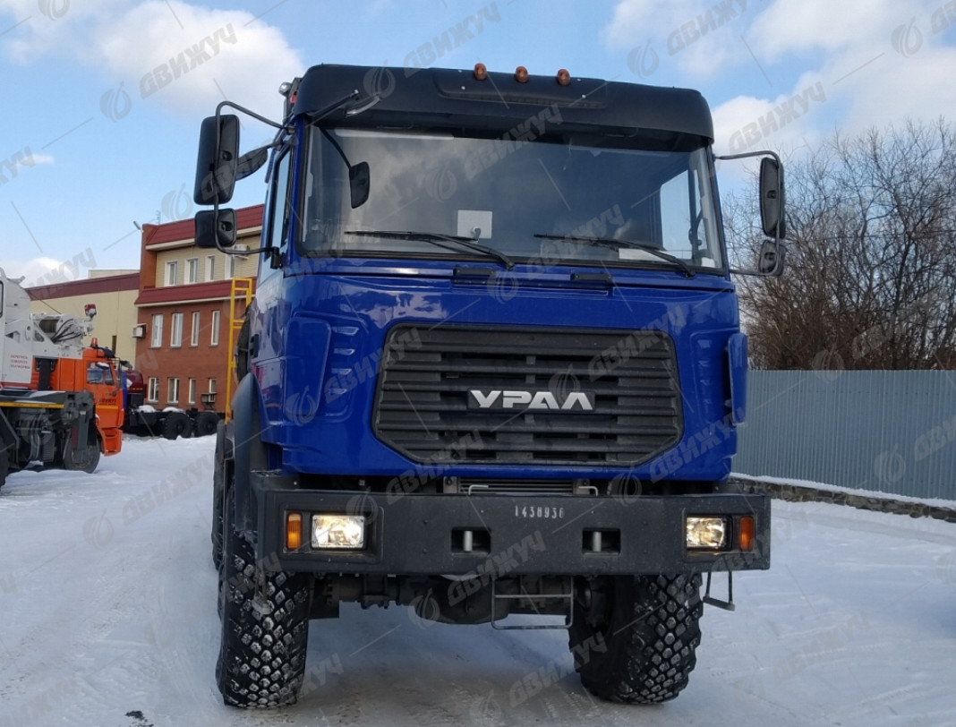 Агрегат кислотной обработки скважин СИН-32 на шасси УРАЛ 4320-80 бескапотный (50 Мпа, диаметр плунжера 100 )