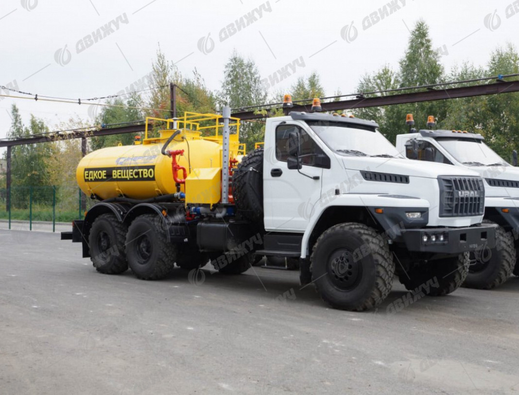 Агрегат кислотной обработки скважин СИН-32 на шасси УРАЛ Next 4320-72 (50 Мпа, диаметр плунжера 100 )