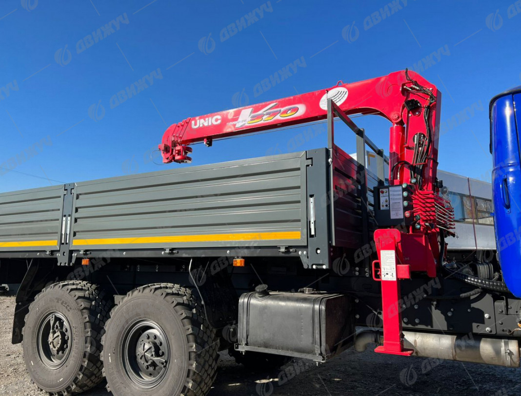 Бортовой на шасси Урал 4320 с КМУ Unic