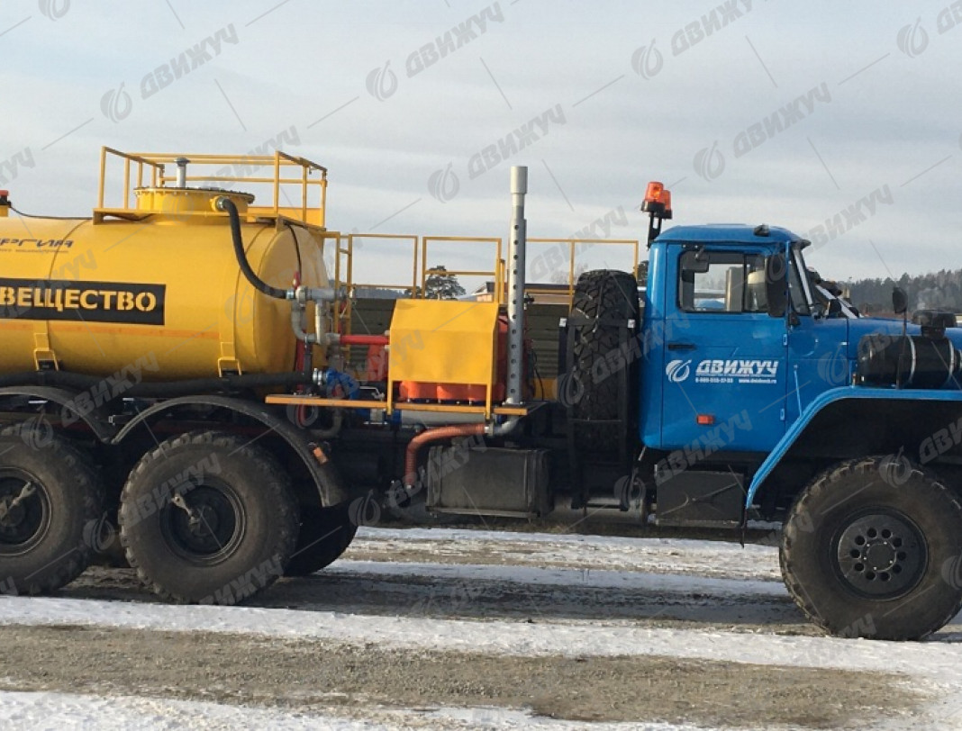  Агрегат кислотной обработки скважин СИН-32 на шасси УРАЛ 4320-60 (32 Мпа, диаметр плунжера 125 )