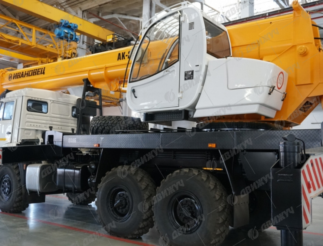 Автокран Ивановец 45717К-ЗР на шасси КАМАЗ-43118