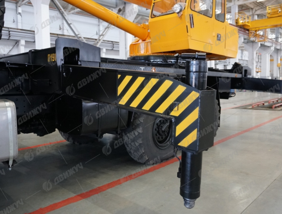 Автокран Ивановец КС-45717К-3 на шасси КАМАЗ-43118