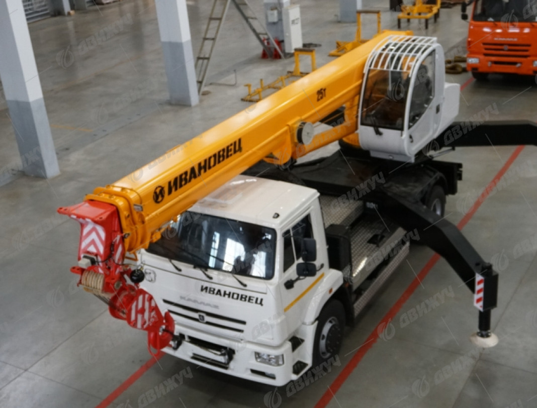 Автокран Ивановец КС-55744 на шасси КАМАЗ-53605