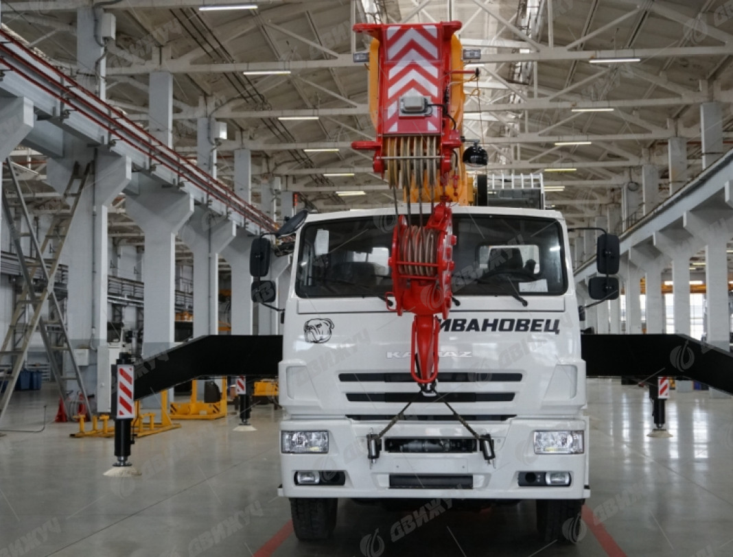 Автокран Ивановец КС-55744 на шасси КАМАЗ-53605