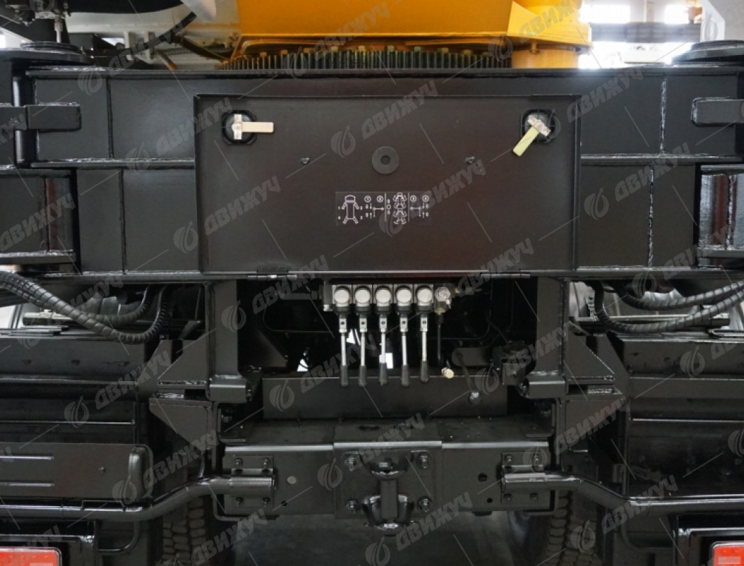 Автокран Ивановец КС-55744 на шасси КАМАЗ-53605