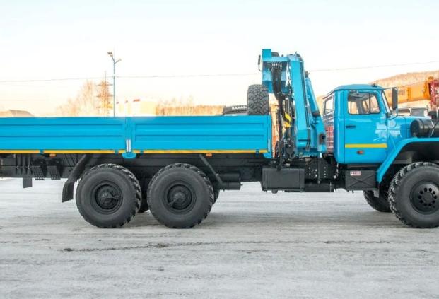 Бортовой Урал 4320 (капотный) с КМУ  ИМ-55