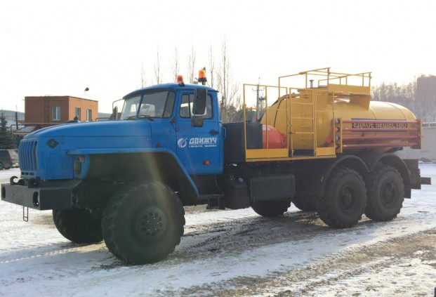  Агрегат кислотной обработки скважин СИН-32 на шасси УРАЛ 4320-60 (50 Мпа, диаметр плунжера 100 )