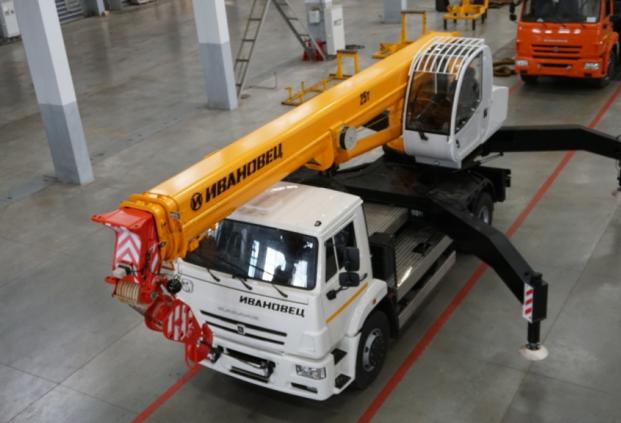 Автокран Ивановец КС-55744 на шасси КАМАЗ-53605