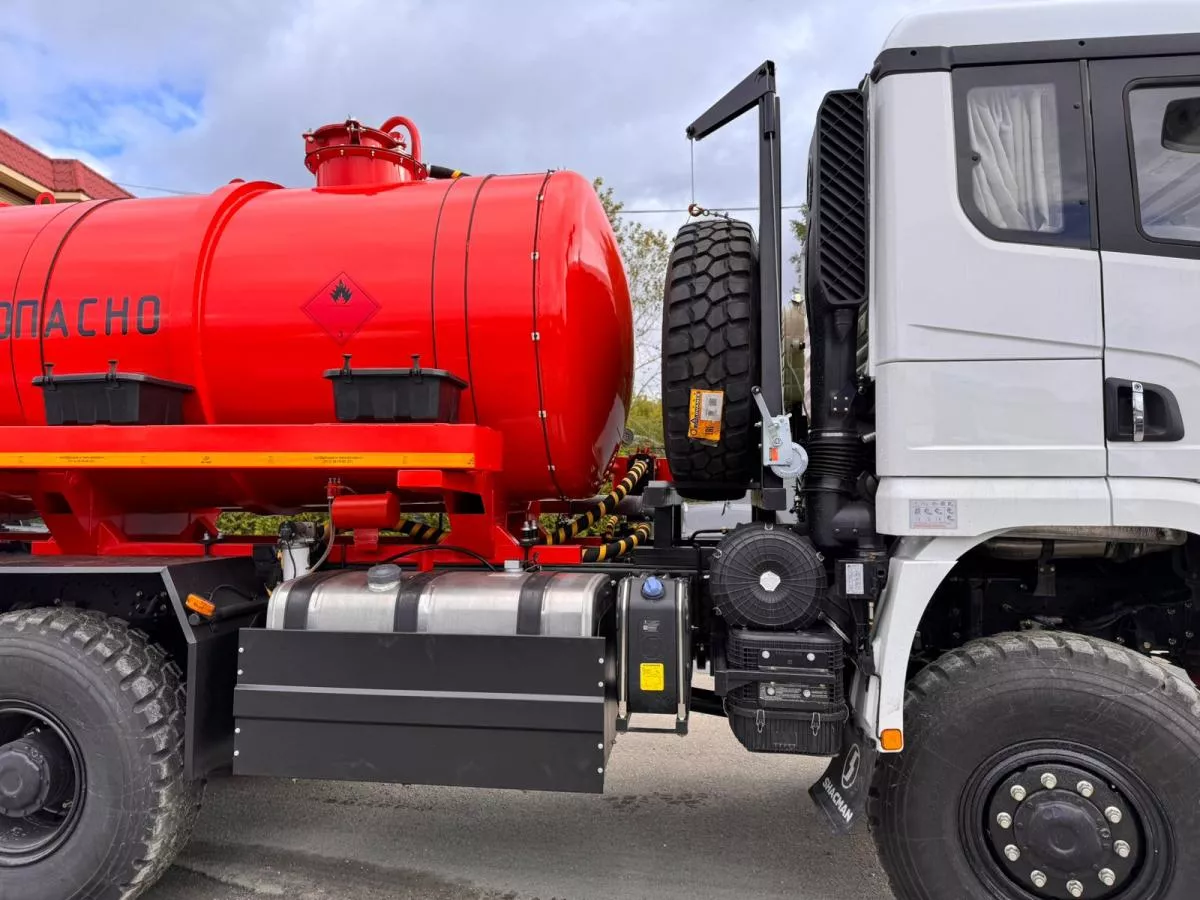 Автоцистерна АКН-10 на шасси Shacman SX32586V385 (насос КО-505)