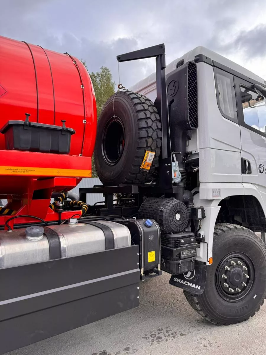 Автоцистерна АКН-10 на шасси Shacman SX32586V385 (насос КО-505)