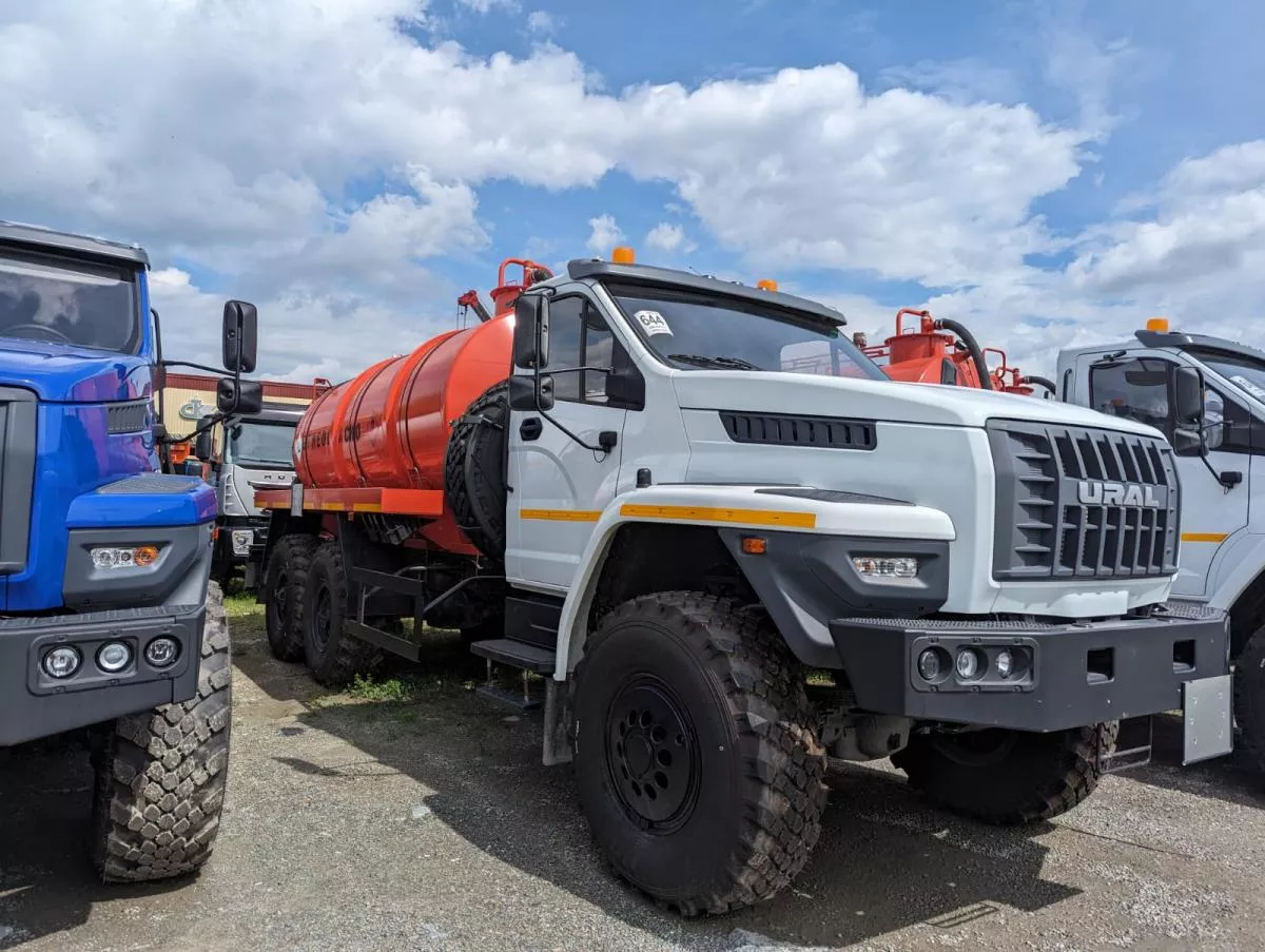 АКН-10 на шасси Урал NEXT 4320-72Е5 (насос КО-505, доп. ревизионная горловина, топл. бак 300 л.)