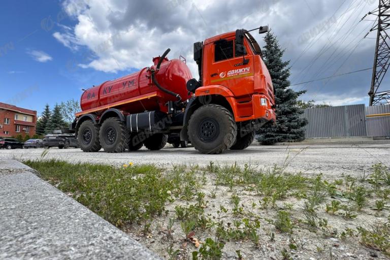 Вакуумная машина МВ-10 на шасси КАМАЗ 43118-48 (насос КО-505)