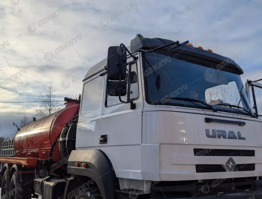 Вакуумная машина МВ-10 на шасси Урал 4320-4972-80 (насос КО-505)