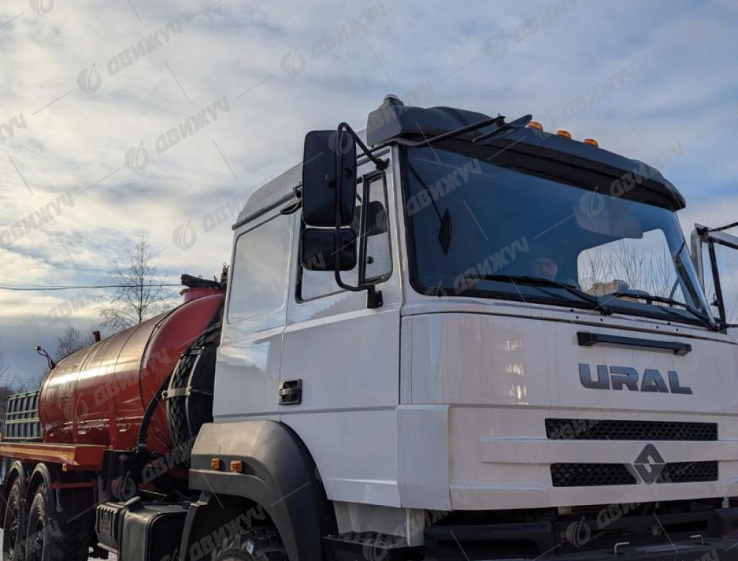 Вакуумная машина МВ-10 на шасси Урал 4320-4972-80 (насос КО-505)