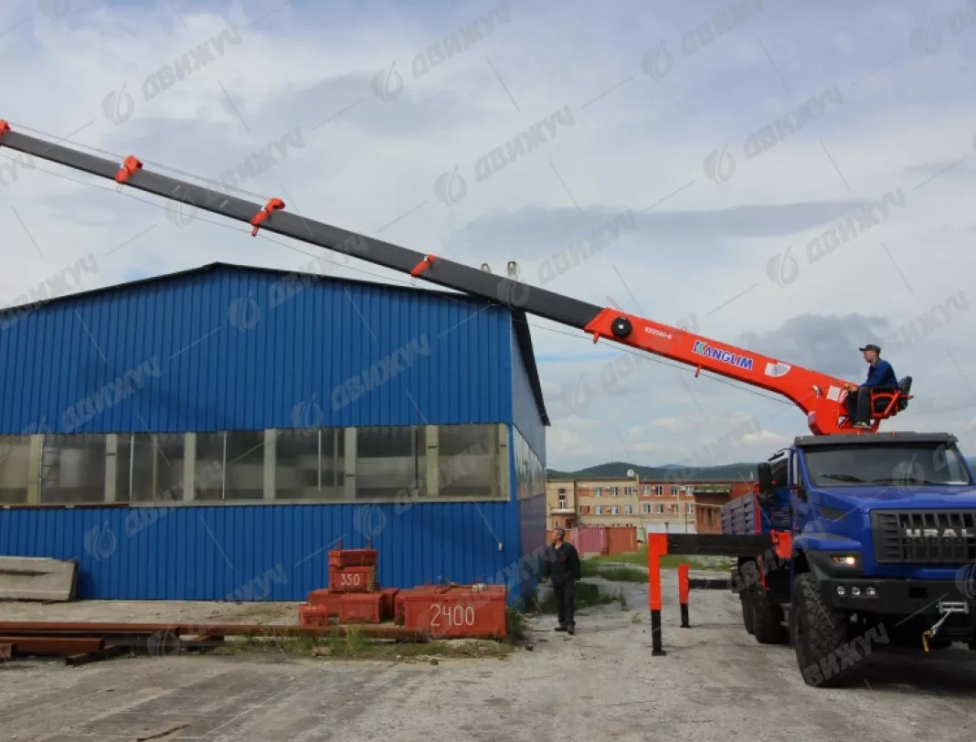 Бортовой Урал NEXT с КМУ Kanglim 1256 (тросовой)