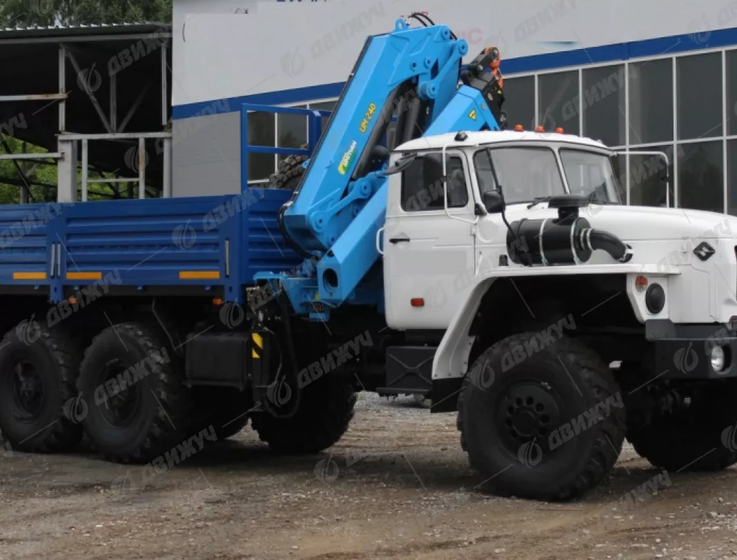 Бортовой Урал 4320 с КМУ ИМ-240