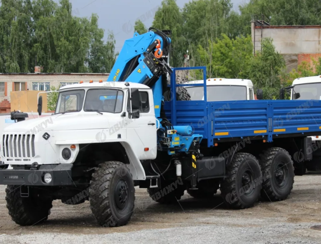 Бортовой Урал 4320 с КМУ ИМ-240