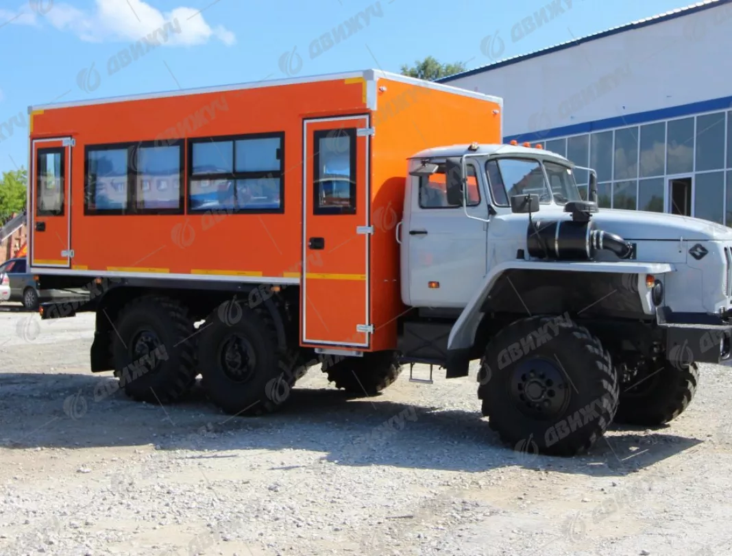Вахтовый автобус УРАЛ 4320-1112-60, 22 места