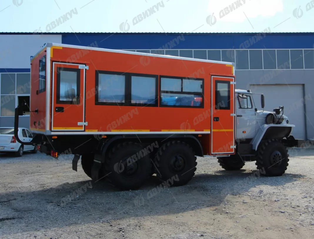 Вахтовый автобус УРАЛ 4320-1112-60, 22 места