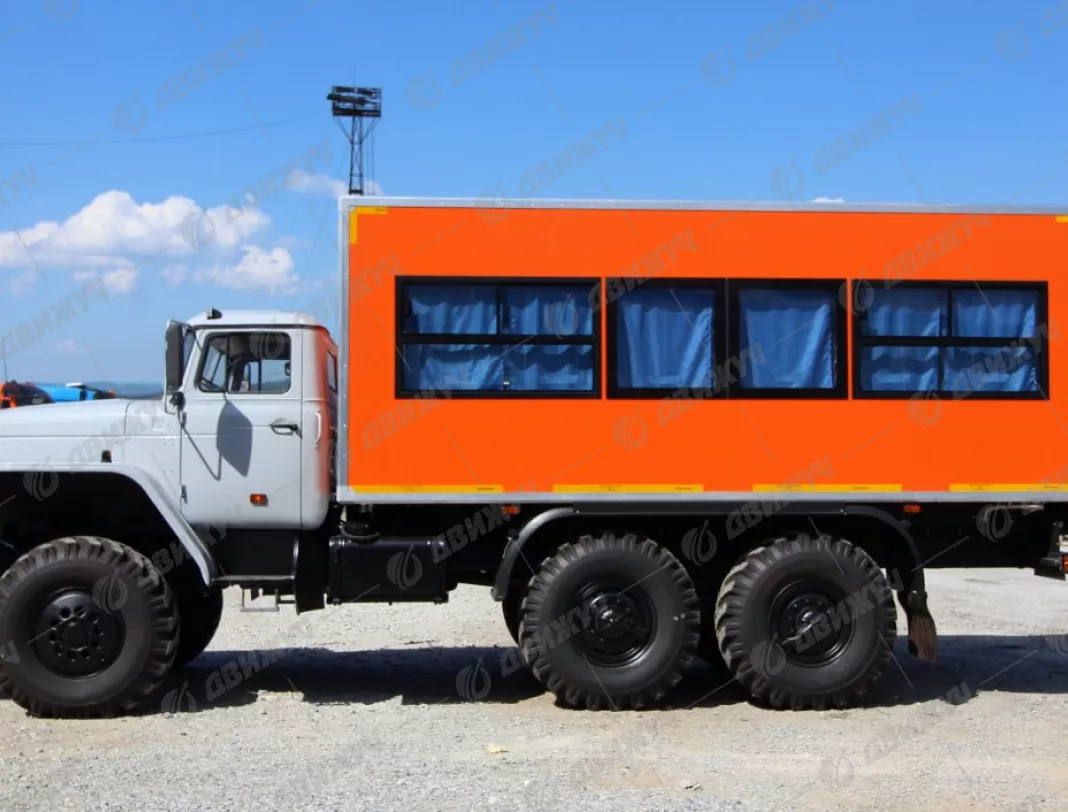Вахтовый автобус УРАЛ 4320-1112-60, 22 места