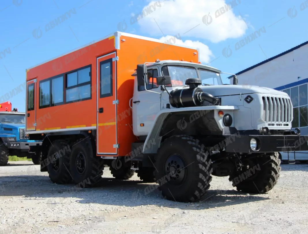 Вахтовый автобус УРАЛ 4320-1112-60, 22 места