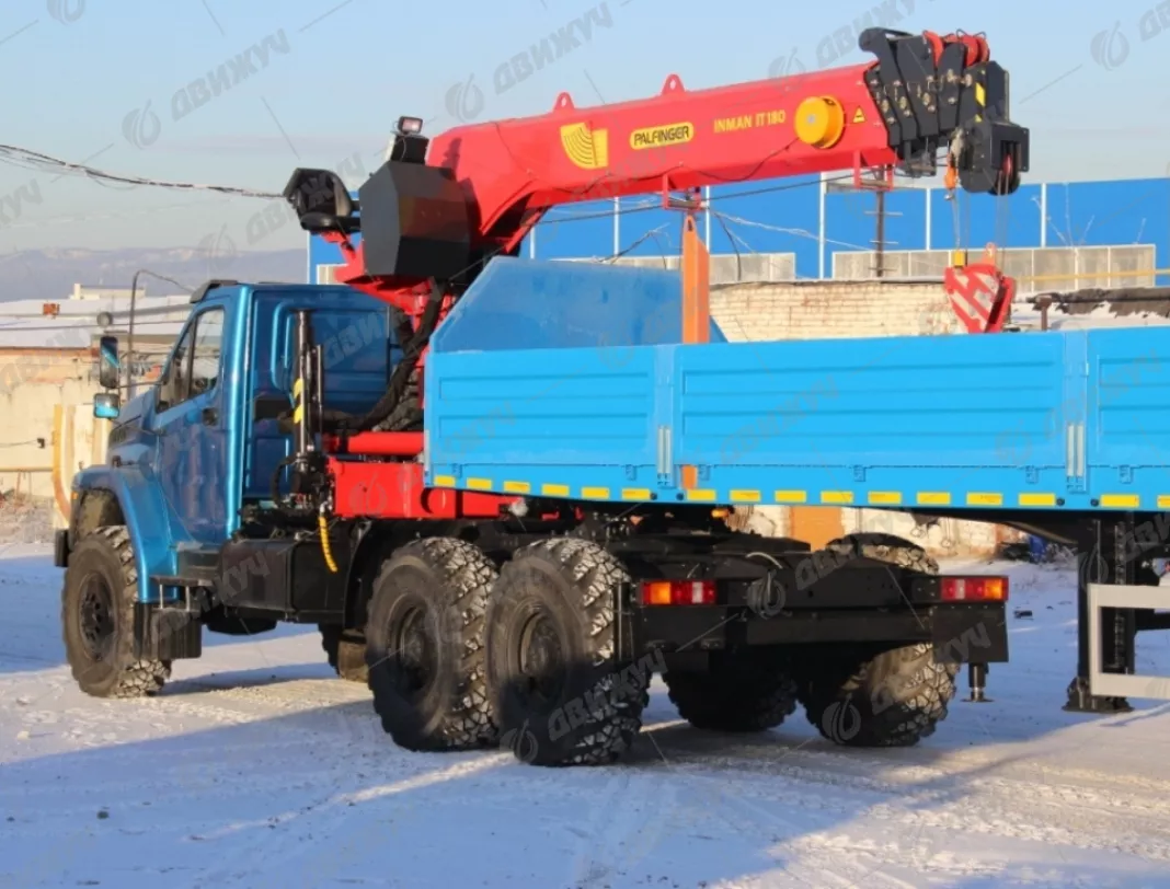 Седельный тягач Урал NEXT 4320 с КМУ IT-180