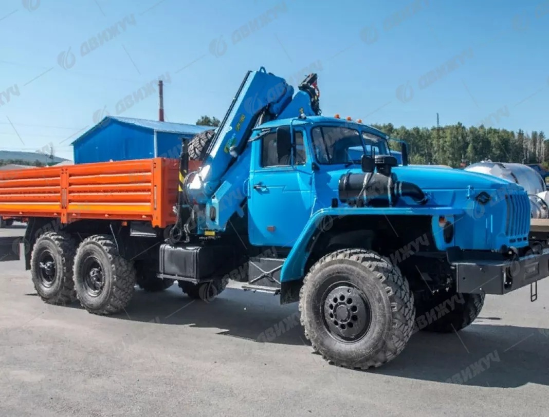 Бортовой Урал 4320 (капотный) с КМУ  ИМ-95