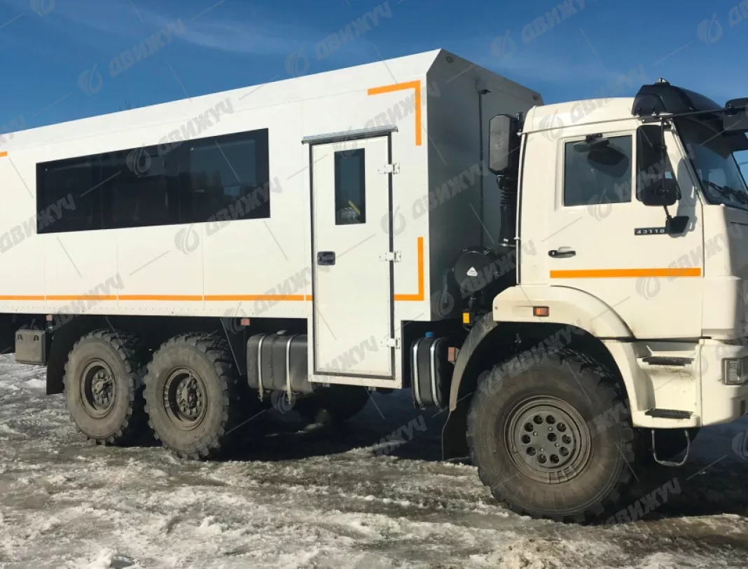 Вахтовый автобус шасси КамАЗ 43118-50 (6х6), 22 места