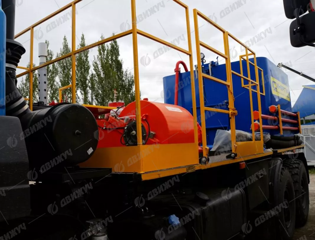 Цементировочный агрегат СИН-35 на шасси Урал 4320-80Е5 (короткая версия)
