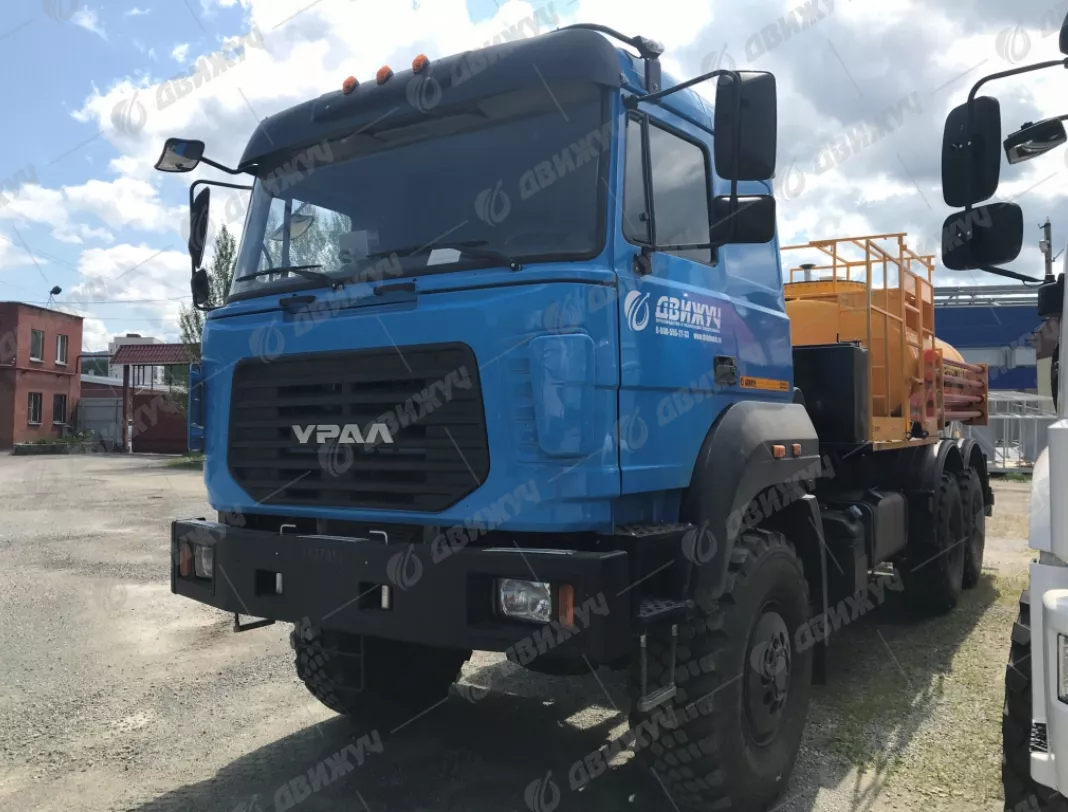  Агрегат кислотной обработки скважин СИН-32 на шасси УРАЛ 4320-80 бескапотный (32 Мпа, диаметр плунжера 125 )