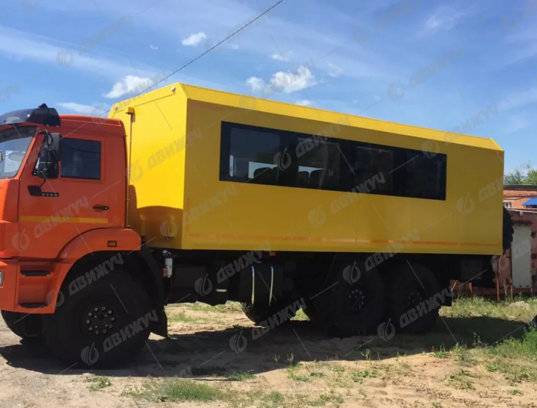 Вахтовый автобус на шасси КАМАЗ 43118-50 (28 мест)
