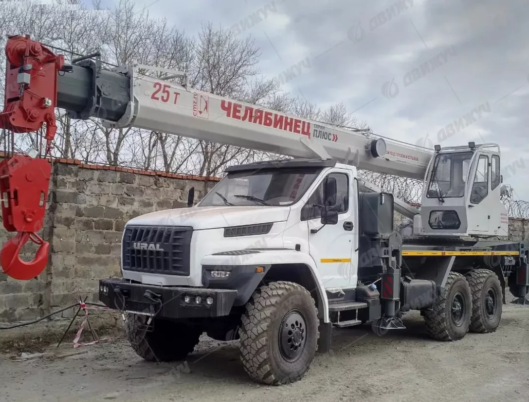 Автокран Челябинец КС-55732 на шасси Урал Next 
