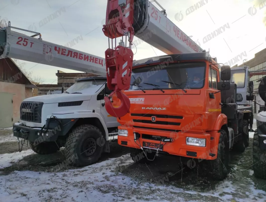 Автокран Челябинец КС-55732-28 на шасси КАМАЗ 43118-50 