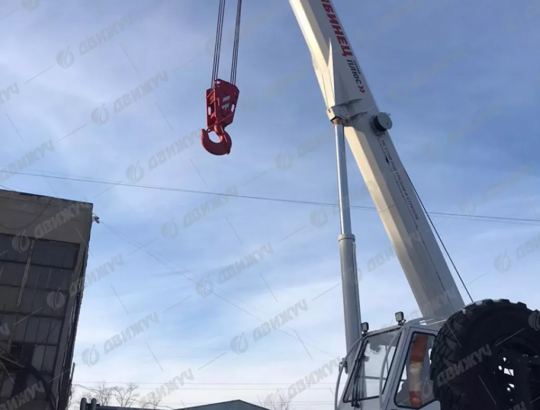 Автокран Челябинец КС-55732-28 на шасси КАМАЗ 43118-50 