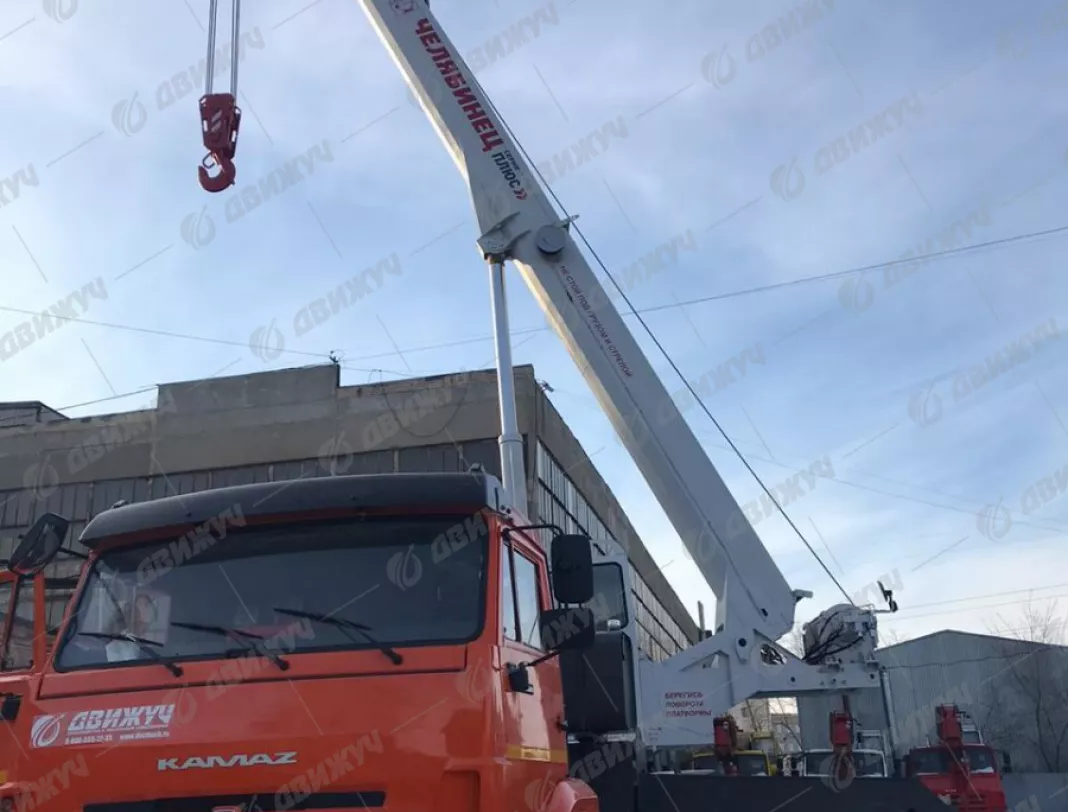 Автокран Челябинец КС-55732-28 на шасси КАМАЗ 43118-50 