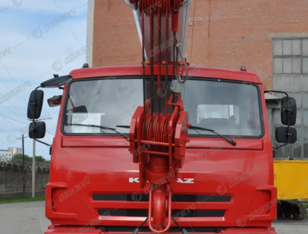 Автокран Челябинец КС-55732-28 на шасси КАМАЗ 43118-50 