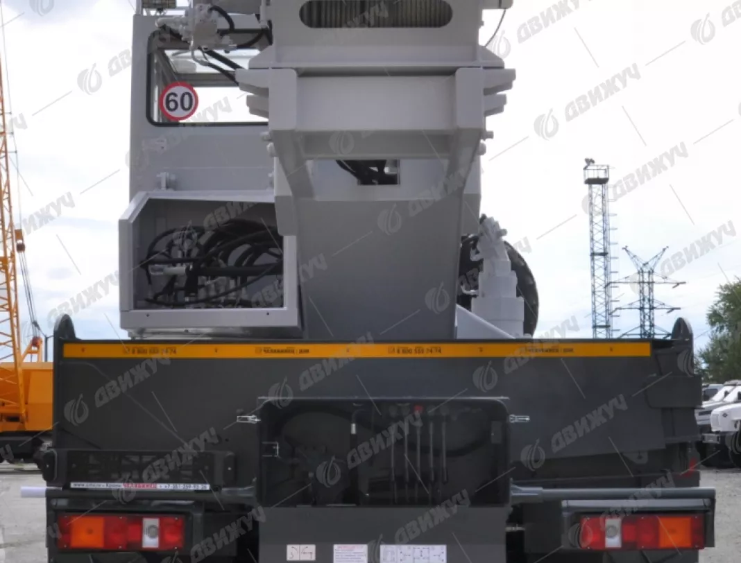Автокран Челябинец КС-55732-28 на шасси КАМАЗ 43118-50 