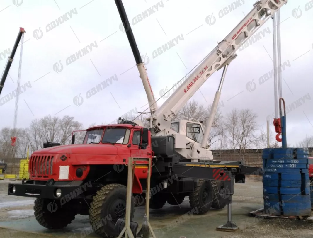 Автокран Челябинец КС-55732-28 на шасси Урал 4320