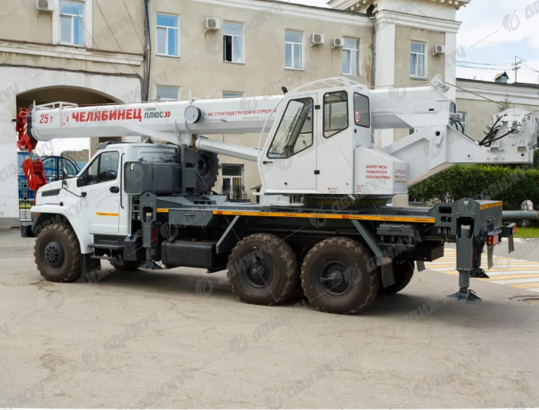 Автокран Челябинец КС-55732-28 на шасси Урал Next 