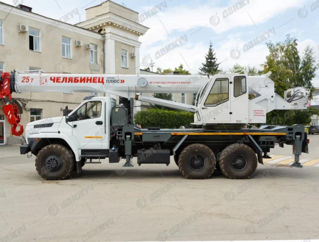 Автокран Челябинец КС-55732-28 на шасси Урал Next 