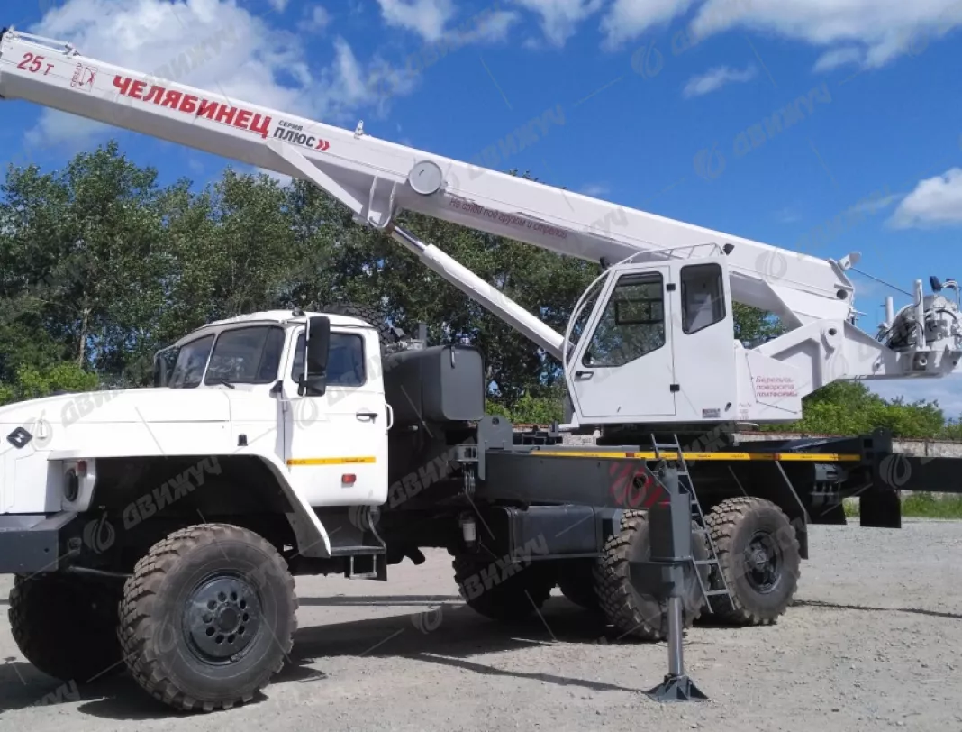 Автокран Челябинец КС-55732-33 на шасси Урал 4320