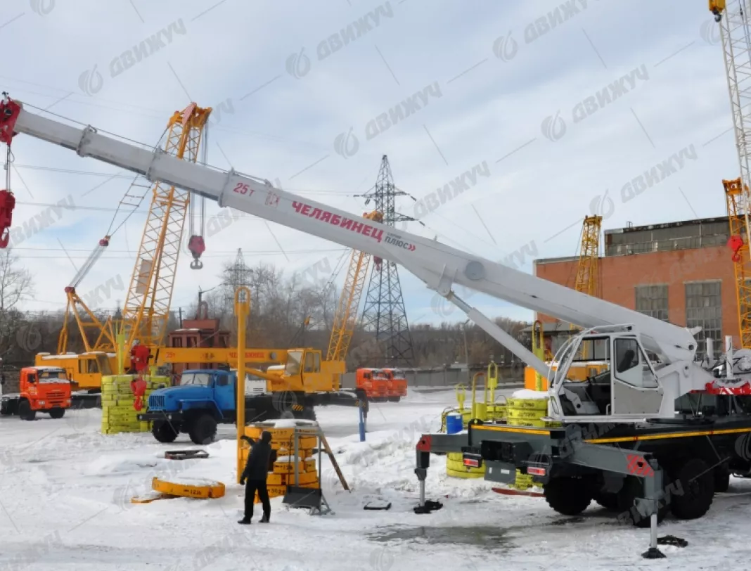 Автокран Челябинец КС-55732-33 на шасси КАМАЗ 43118-50 